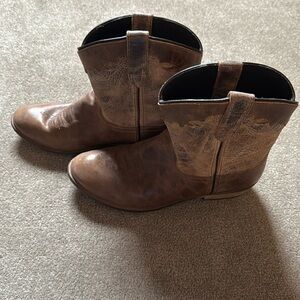 Cowboy boots in brown leather